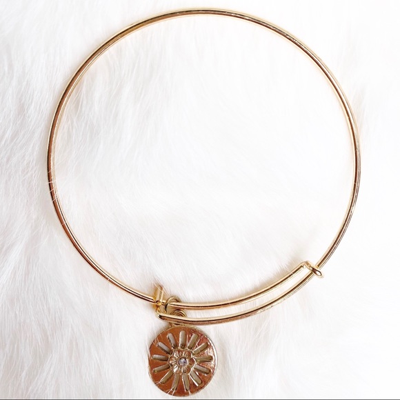 None Jewelry - Gold tone fashion bracelet rhinestone center